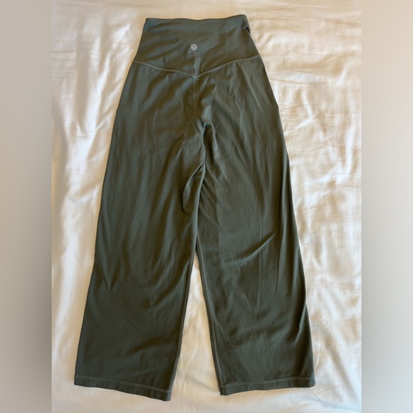 Lululemon green wide leg capri pants - Picture 3 of 3
